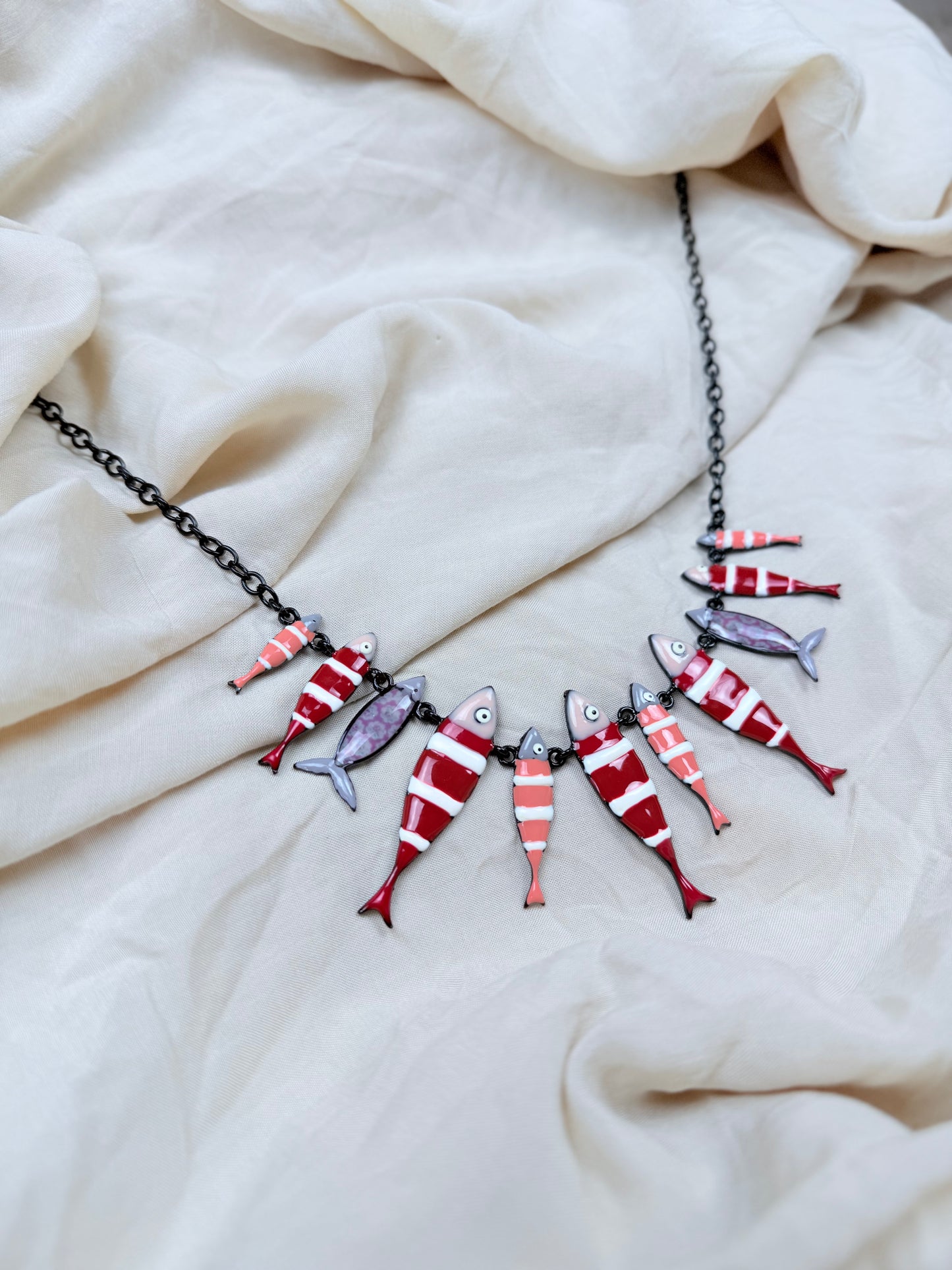 Collar Peces Rayados Rojos