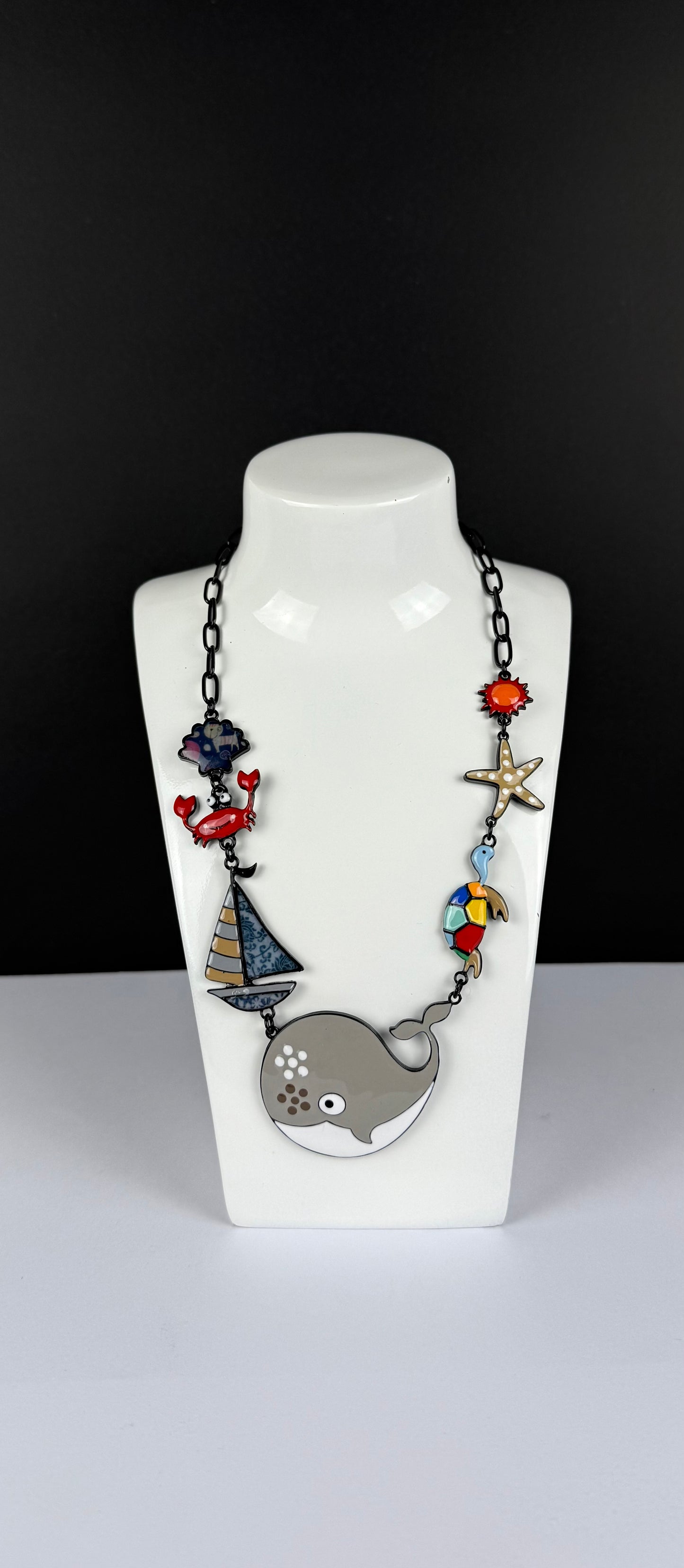 Collar ballena gris