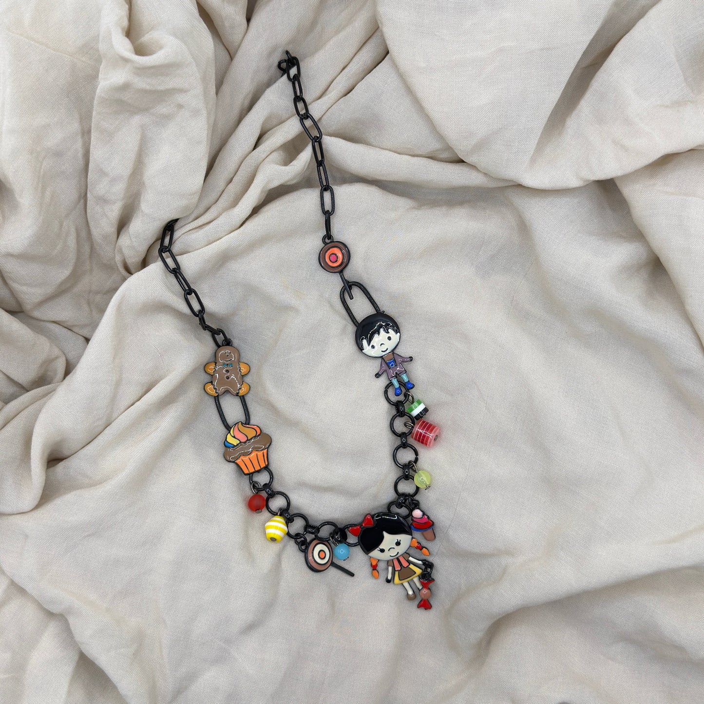 Collar aventuras de Hansel y Gretel