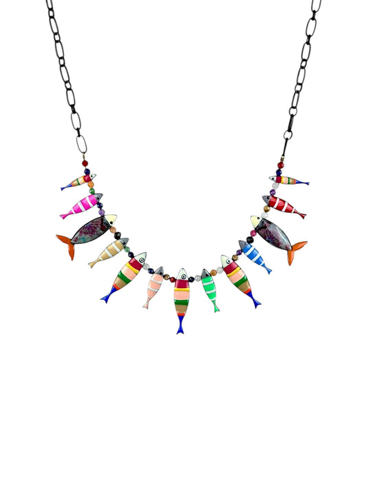 Collana di pesci multicolore