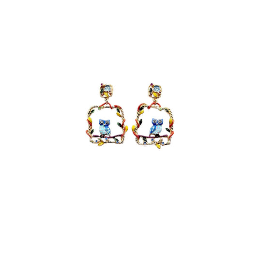 Pendientes "Bosque Mágico" - Pendientes de acero esmaltado con diseño de búhos sobre una rama.